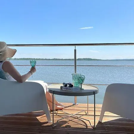 Luxury Houseboat For 3 People, By The Sea Botel *